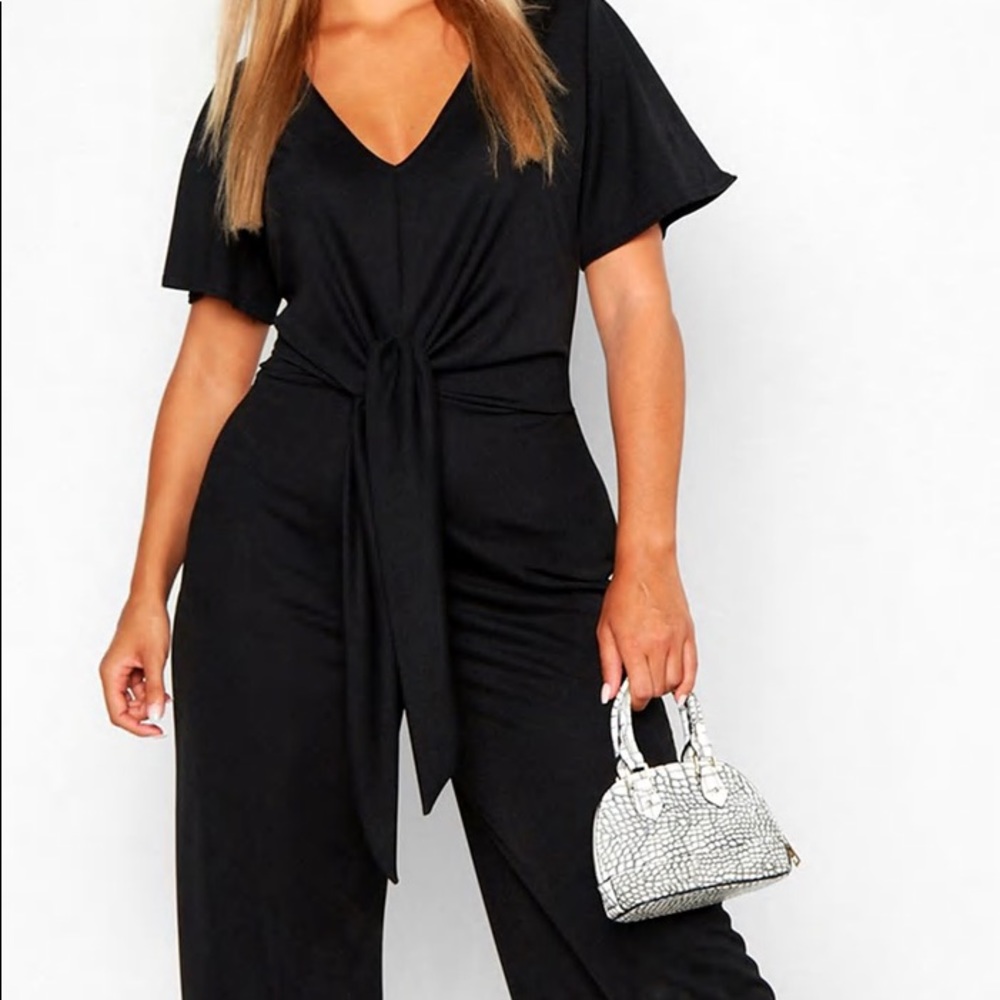 BOOHOO PLUS TIE FRONT ANGEL SLEEVE CULOTTE JUMPSUIT size US 14 (UK 18)
